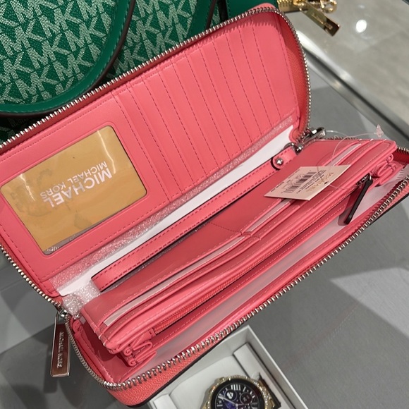 MICHAEL KORS LARGE TRAVEL CONTINENTAL WRISTLET WALLET PHONEHOLDER Tea Rose Multi - Picture 11 of 16